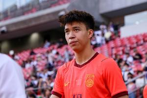 足球资讯》：U23中国国家足球队对韩国一役将主攻防守反击策略，王钰栋归队增色进攻手段