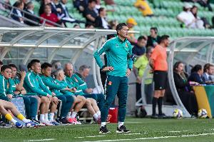 回顾邵佳一首期集训：2-0库拉索 0-2喀麦隆 出场九人正在踢亚运会